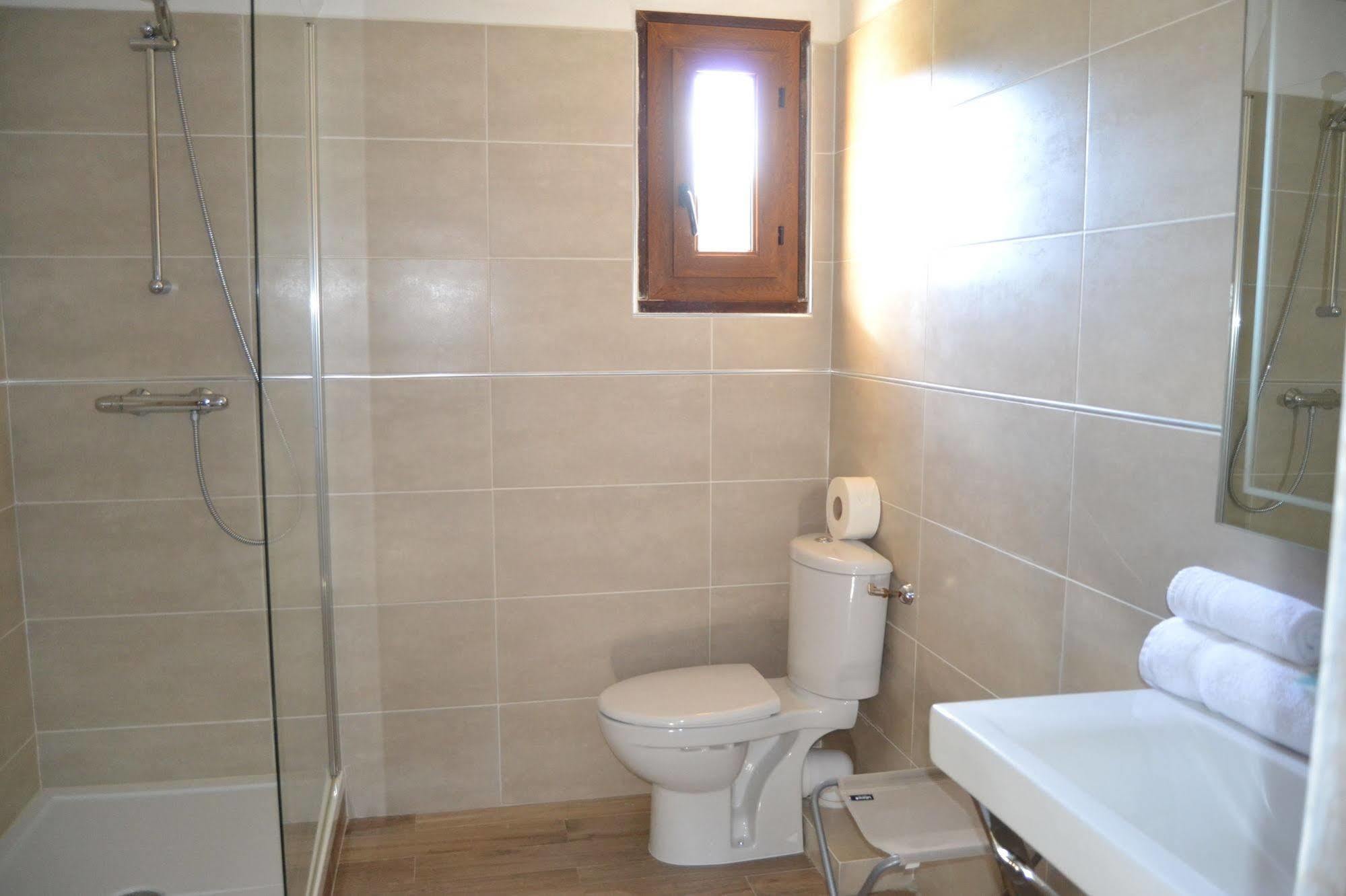 Cyrnea Hotel