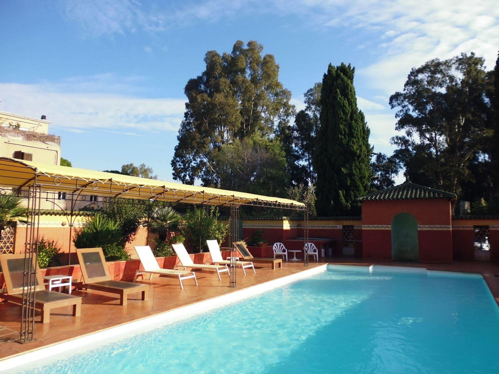 Hotel Cyrnea 3*