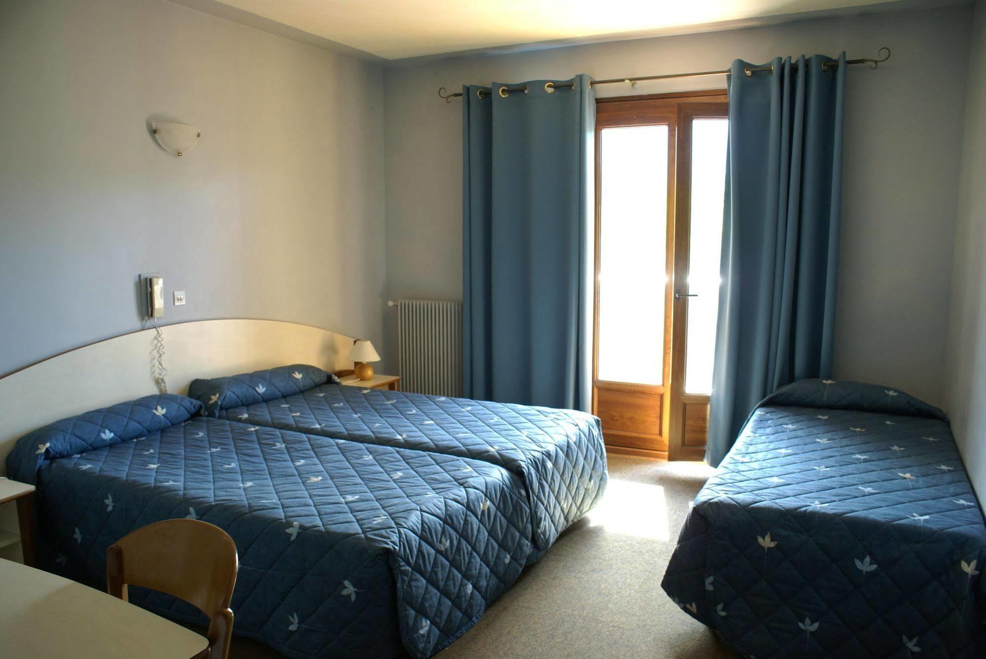 Cyrnea Hotel