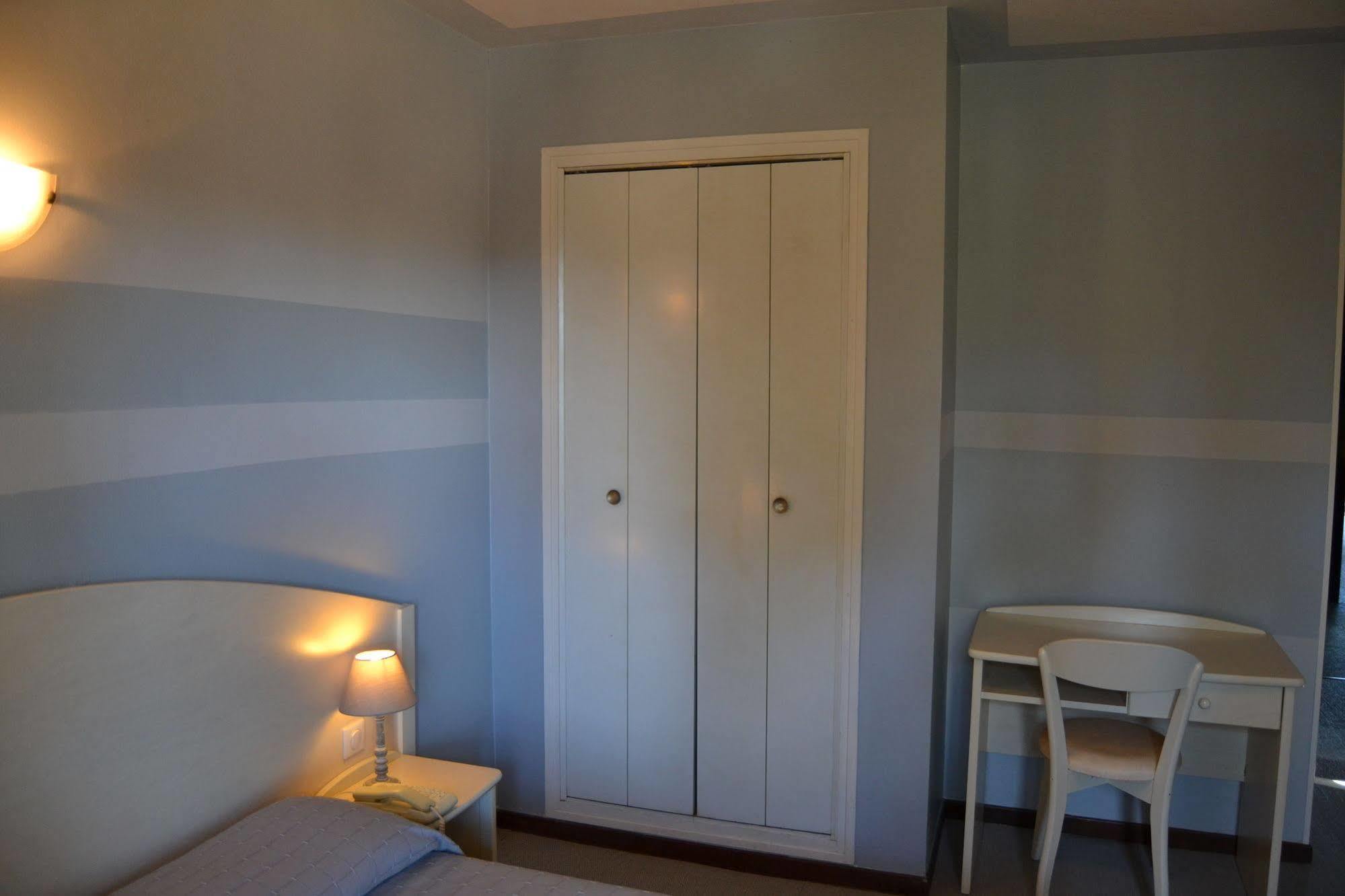 Hotel Cyrnea 3*