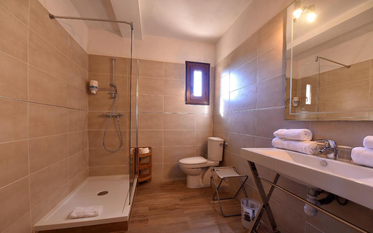 Cyrnea Hotel
