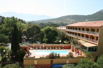 Cyrnea Hotel