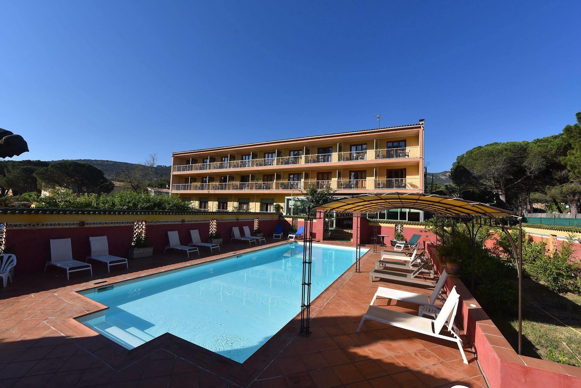Cyrnea Hotel