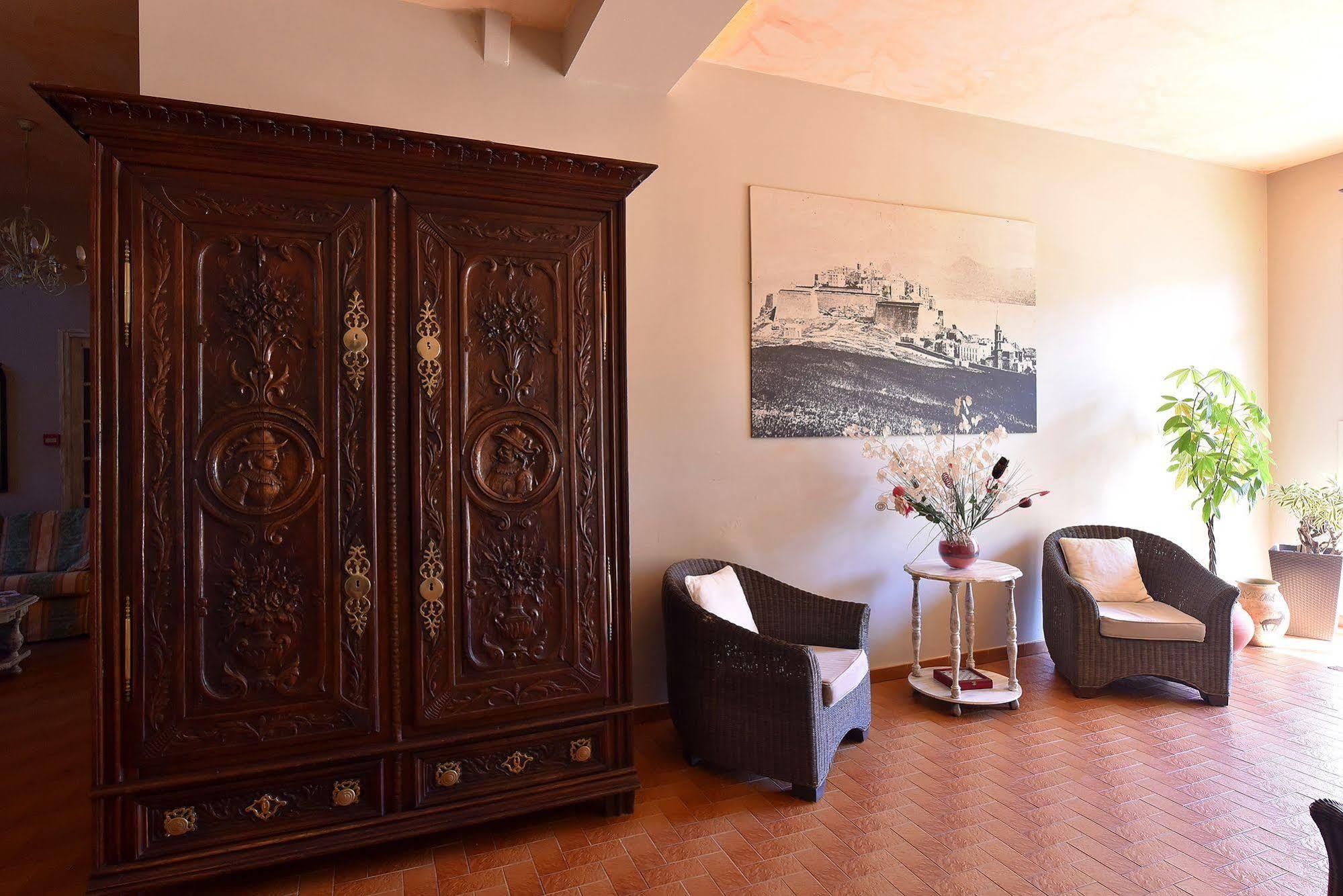 Cyrnea Hotel 3*