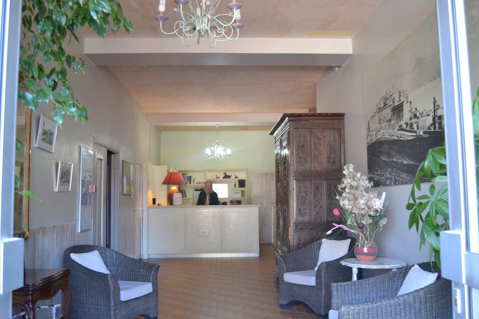Hotel Cyrnea 3*