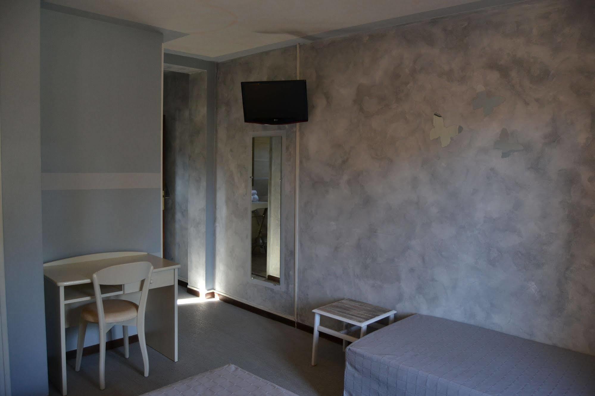 Cyrnea Hotel