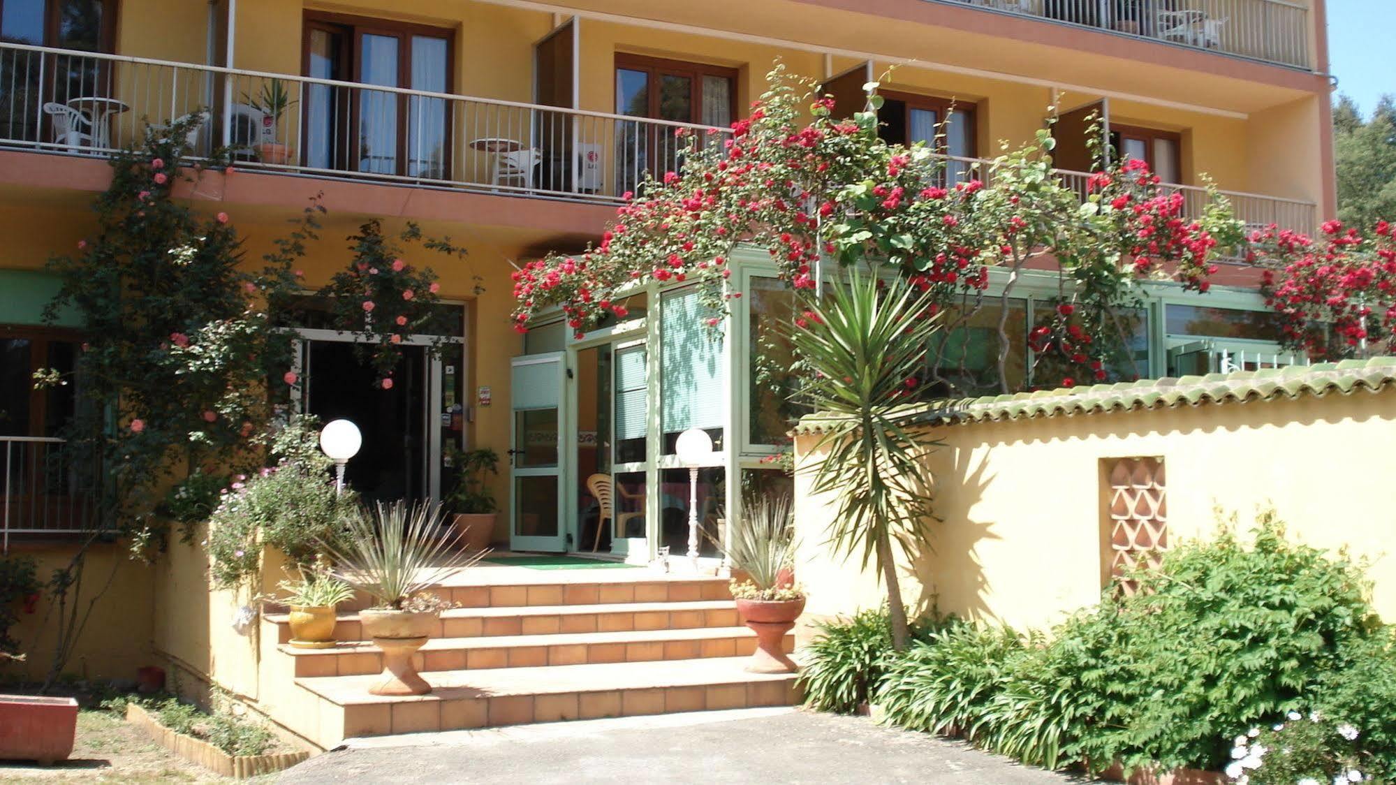 Hotel Cyrnea 3*